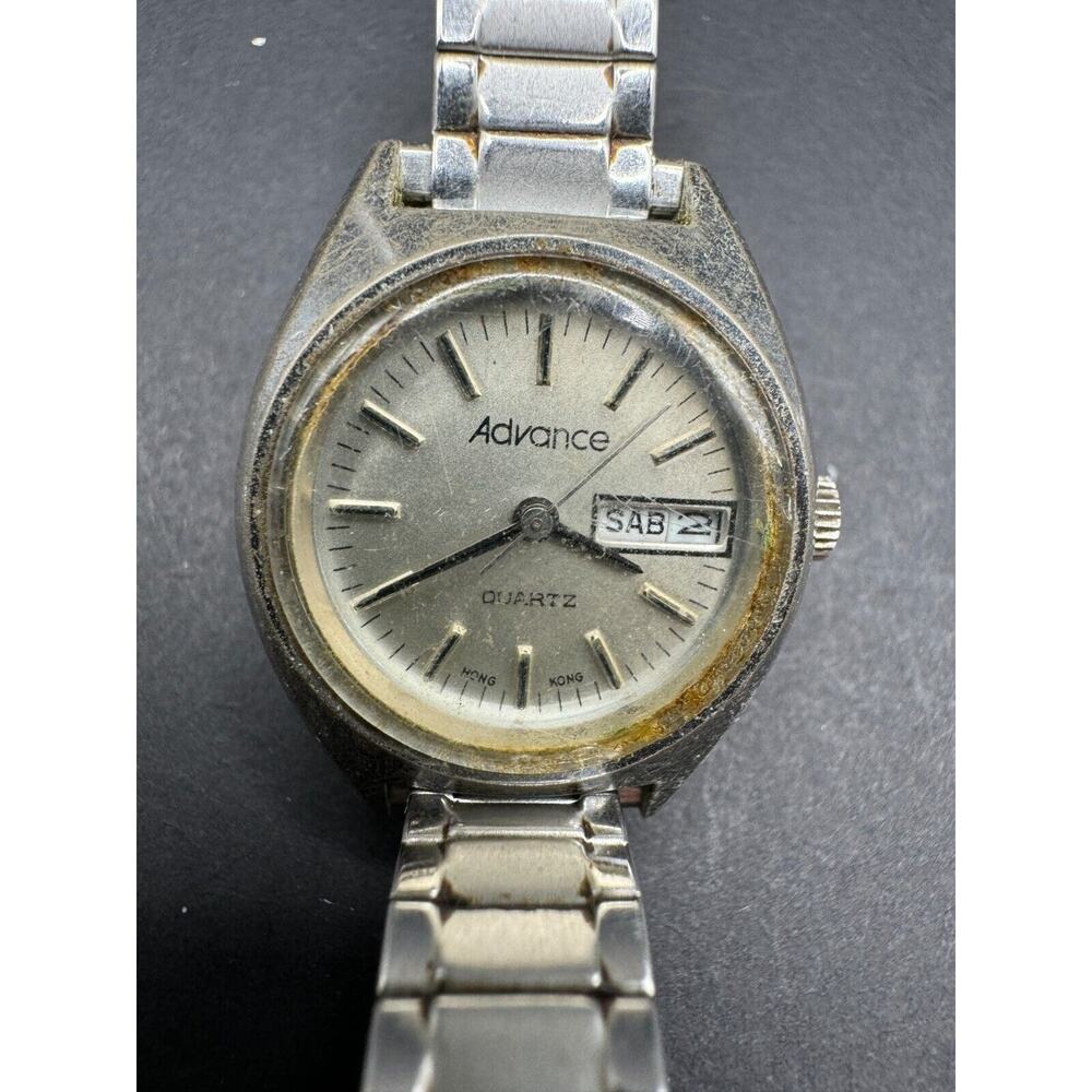 Vintage Advance Analog Day/Date Quartz Watch Silver Tone Metal Stretch Band